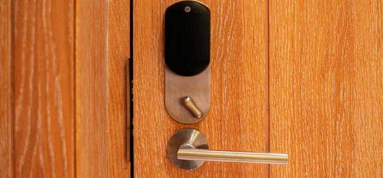 Automatic Locking Door Knob Topanga